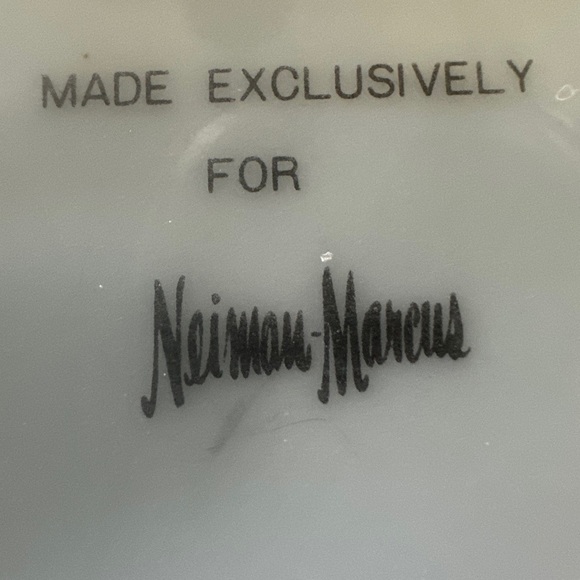Neiman Marcus Vintage Butterfly Porcelain Trinket Box - Picture 7 of 8